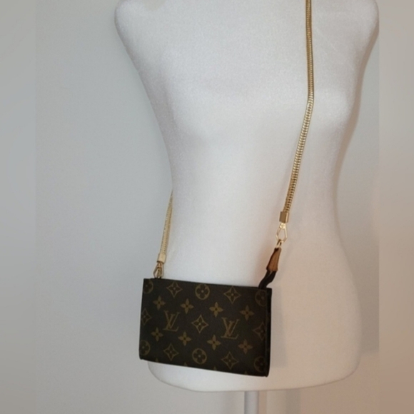 Authentic Louis Vuitton Black Monogram Pouch - Picture 3 of 15